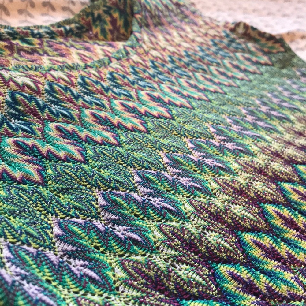 Shiny pattern knit t-shirt/blouse